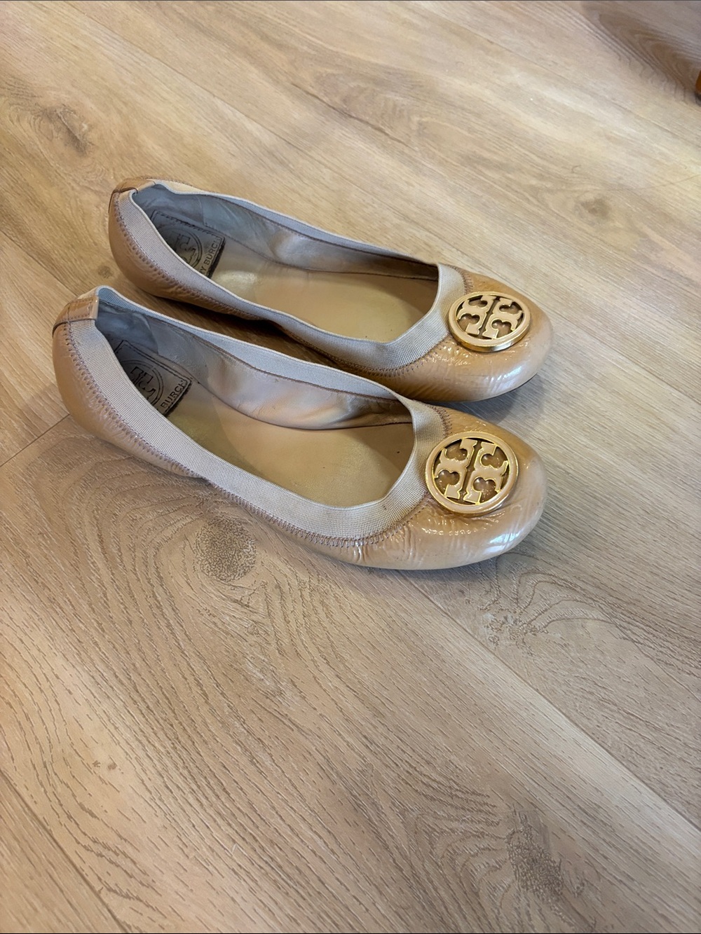 Tory Burch Beige Patent Leather Logo Ballet Flats